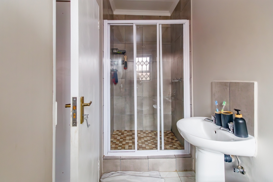 3 Bedroom Property for Sale in Clayville Gauteng