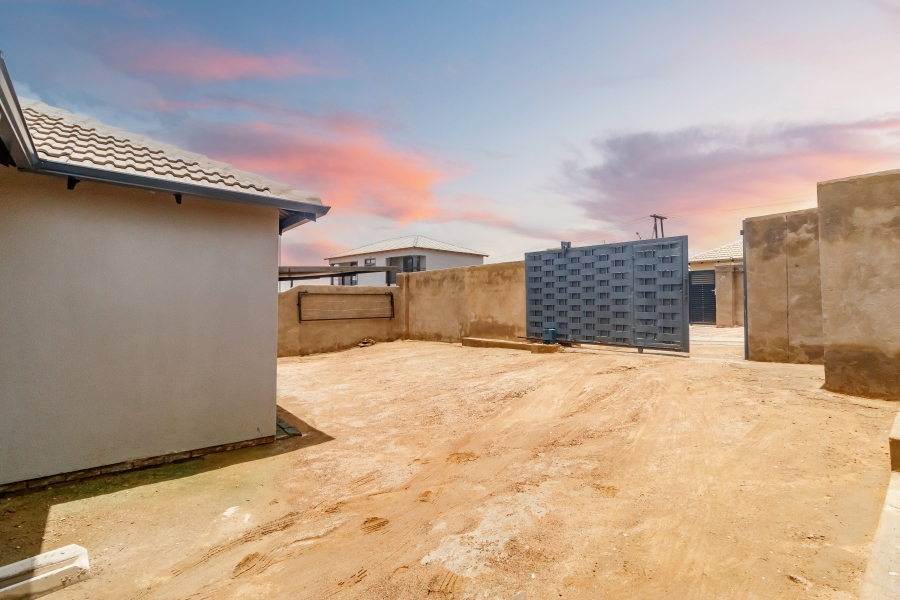 3 Bedroom Property for Sale in Clayville Gauteng