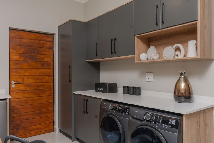 To Let 2 Bedroom Property for Rent in Boardwalk Villas Gauteng