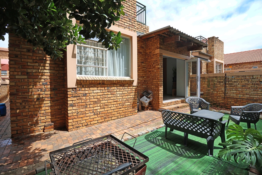 3 Bedroom Property for Sale in Weltevreden Park Gauteng