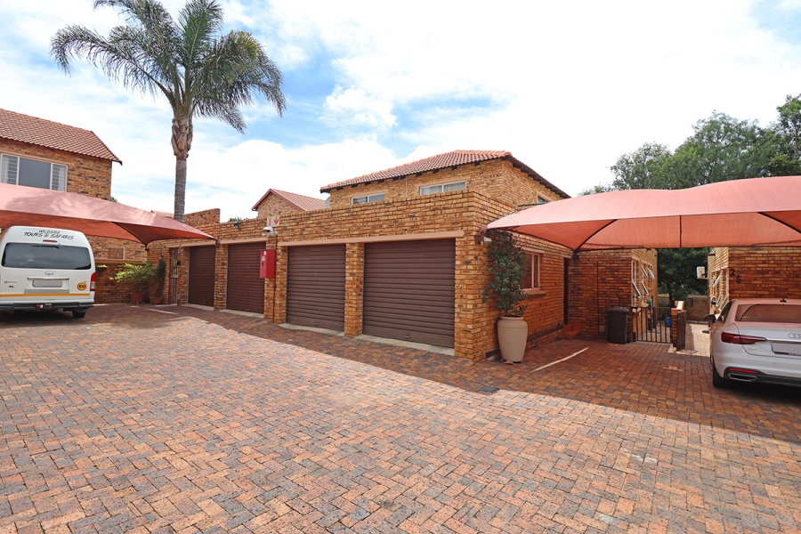 3 Bedroom Property for Sale in Weltevreden Park Gauteng