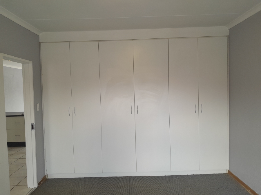 1 Bedroom Property for Sale in Brackendowns Gauteng