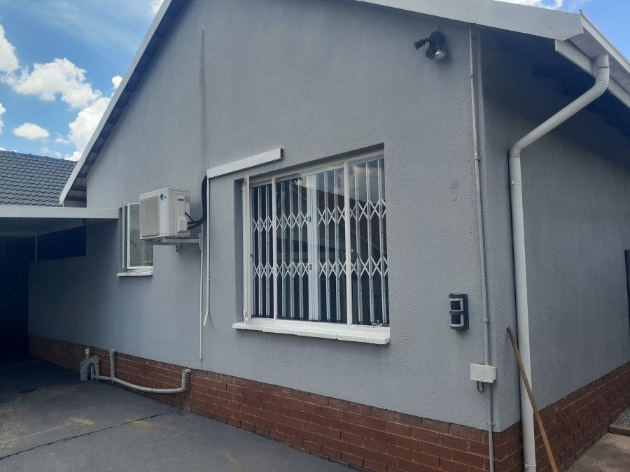 1 Bedroom Property for Sale in Brackendowns Gauteng