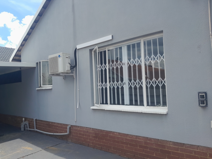 1 Bedroom Property for Sale in Brackendowns Gauteng
