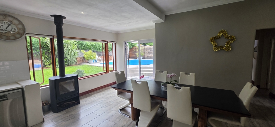 To Let 3 Bedroom Property for Rent in Lakeside Gauteng