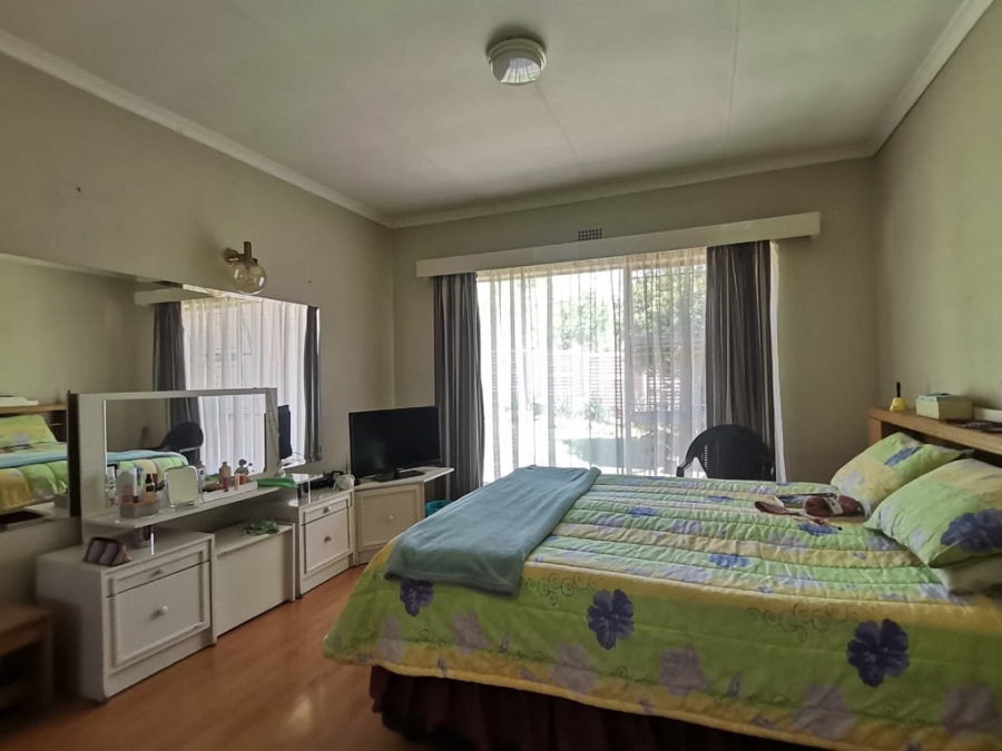 3 Bedroom Property for Sale in Mulbarton Gauteng