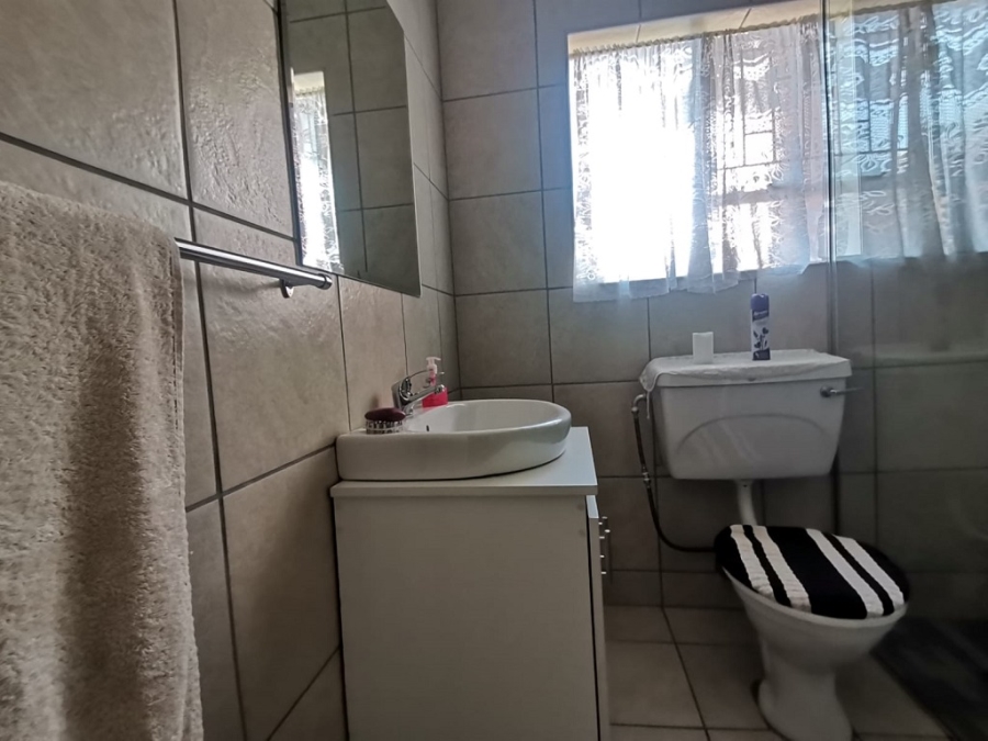 3 Bedroom Property for Sale in Mulbarton Gauteng