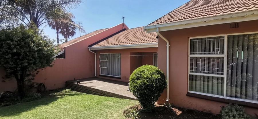 3 Bedroom Property for Sale in Mulbarton Gauteng