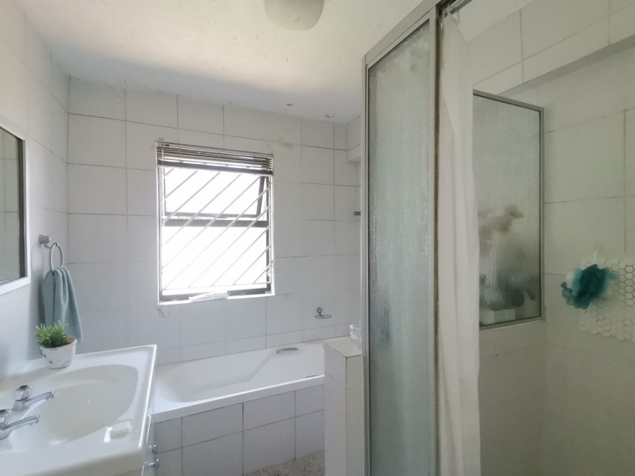 2 Bedroom Property for Sale in Bassonia Gauteng