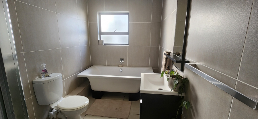 To Let 2 Bedroom Property for Rent in Greenstone Hill Gauteng
