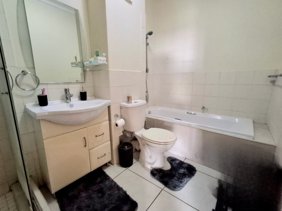 1 Bedroom Property for Sale in Hurlyvale Gauteng