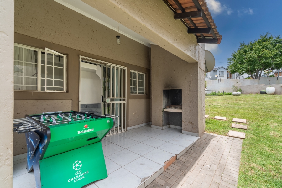 2 Bedroom Property for Sale in North Riding Gauteng