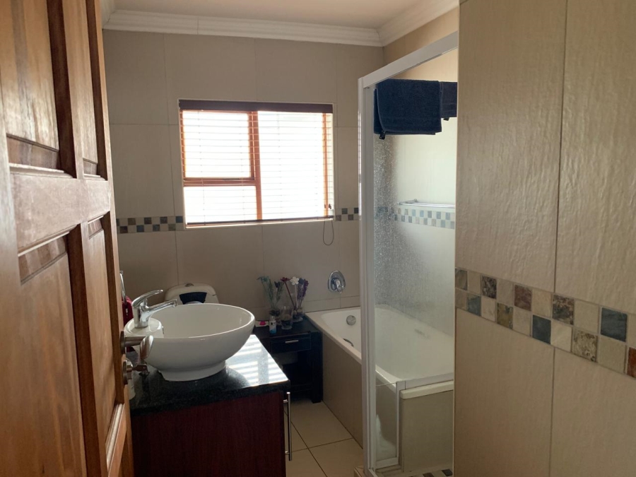 3 Bedroom Property for Sale in Vanderbijlpark SE 8 Gauteng