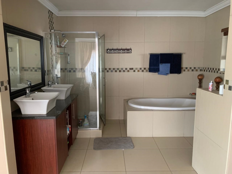 3 Bedroom Property for Sale in Vanderbijlpark SE 8 Gauteng