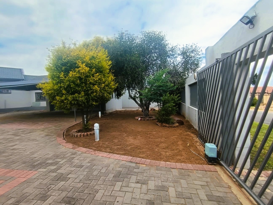 3 Bedroom Property for Sale in Roshnee Gauteng