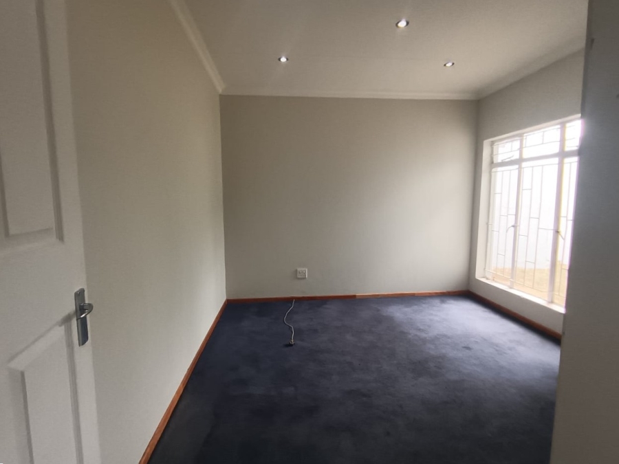 3 Bedroom Property for Sale in Roshnee Gauteng