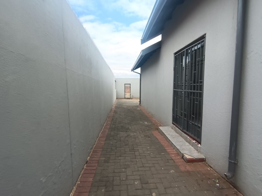 3 Bedroom Property for Sale in Roshnee Gauteng