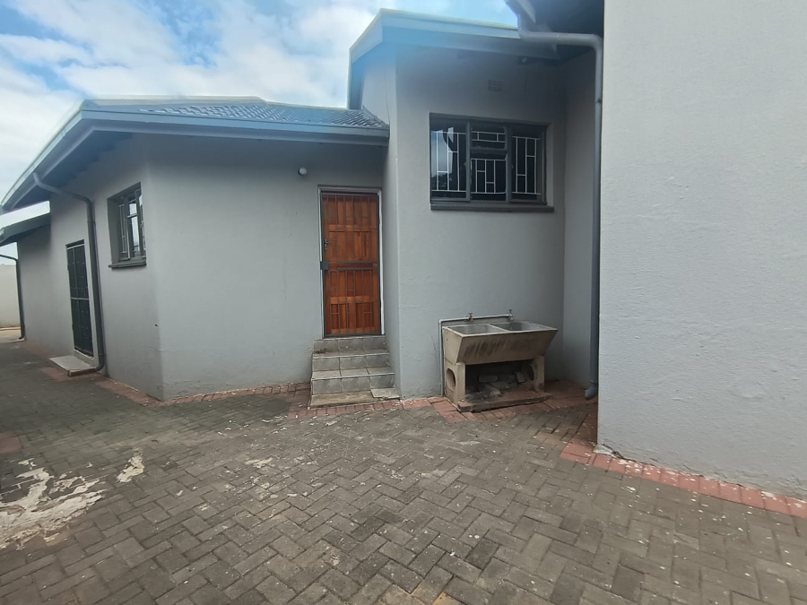 3 Bedroom Property for Sale in Roshnee Gauteng