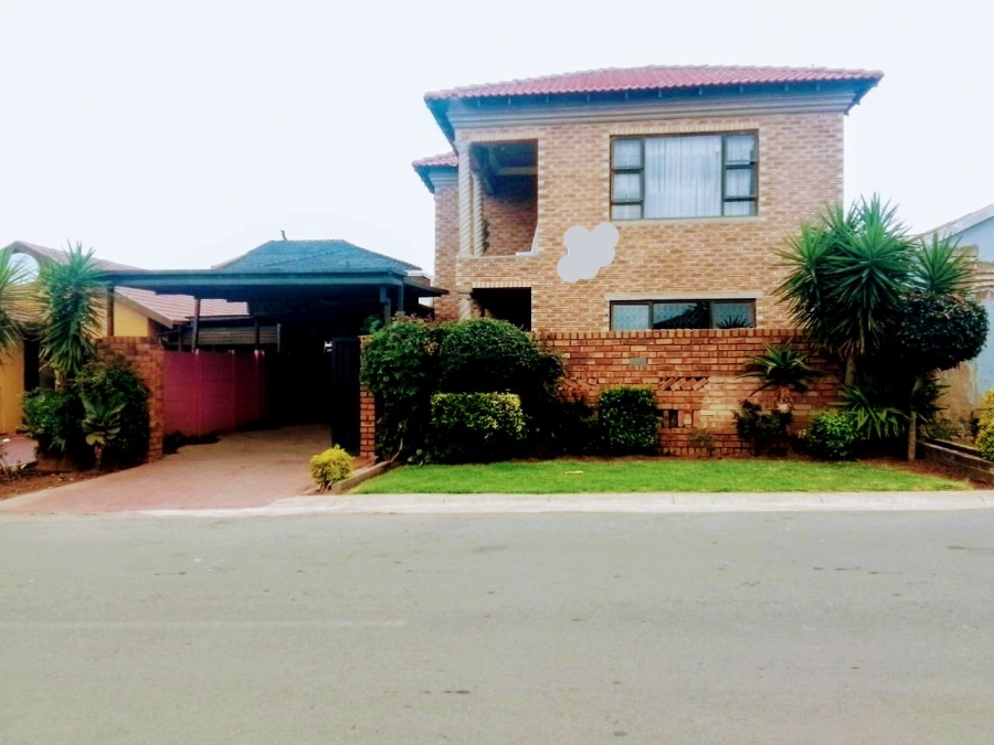 4 Bedroom Property for Sale in Kagiso Gauteng