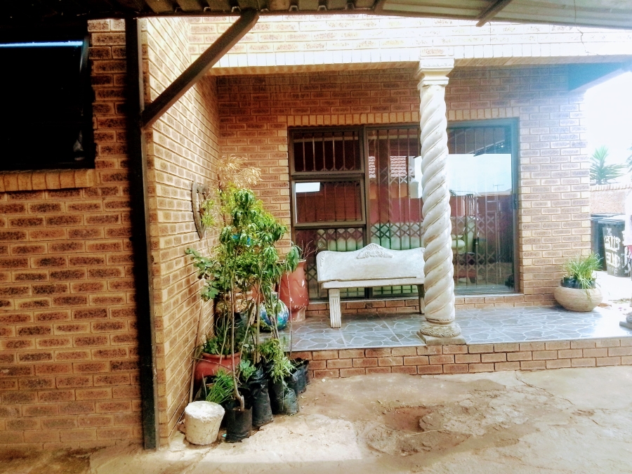 4 Bedroom Property for Sale in Kagiso Gauteng
