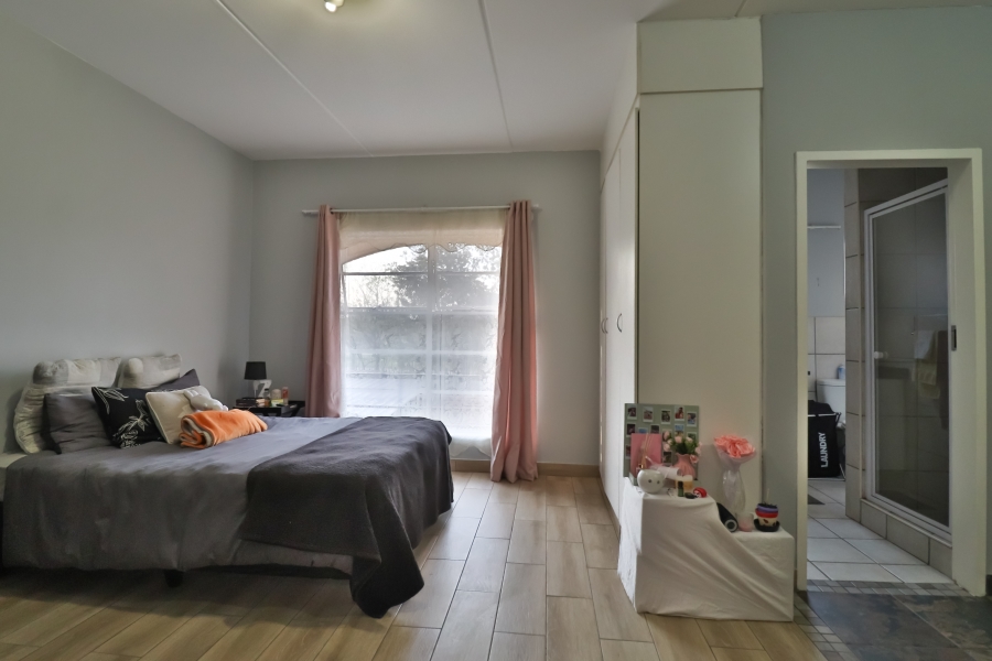 1 Bedroom Property for Sale in Hillcrest Gauteng