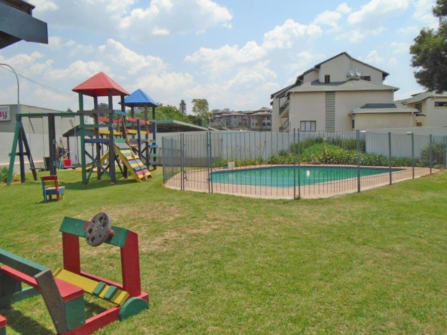 To Let 2 Bedroom Property for Rent in Victory Park Gauteng