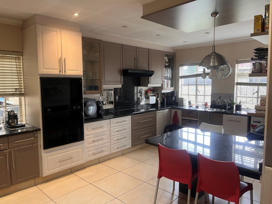 4 Bedroom Property for Sale in Sydenham Gauteng