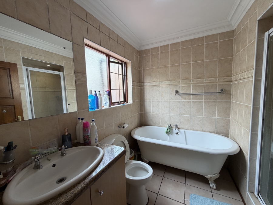 4 Bedroom Property for Sale in Eldo Glen Gauteng