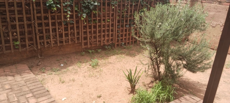 To Let 2 Bedroom Property for Rent in Willowbrook Gauteng