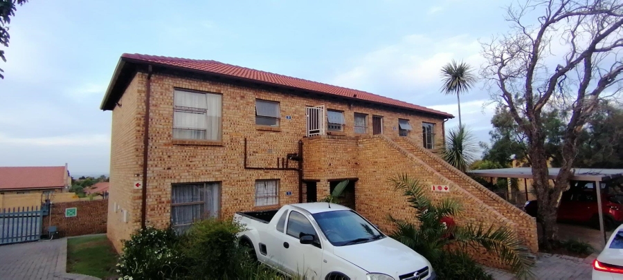 To Let 2 Bedroom Property for Rent in Amorosa Gauteng