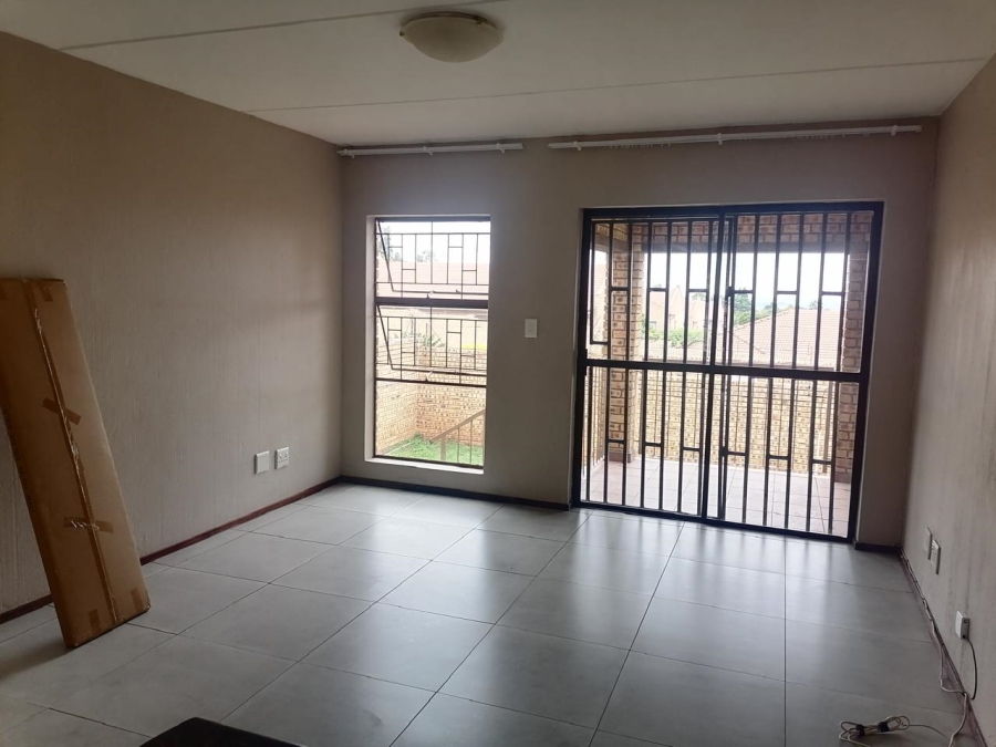 To Let 2 Bedroom Property for Rent in Amorosa Gauteng