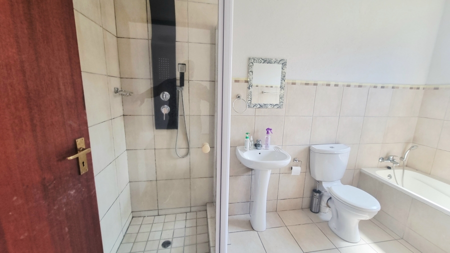 3 Bedroom Property for Sale in Noordwyk Gauteng
