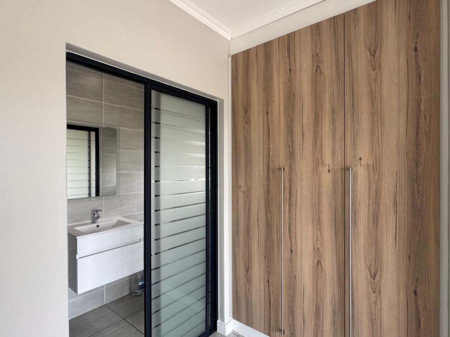 To Let 1 Bedroom Property for Rent in Waterfall Gauteng