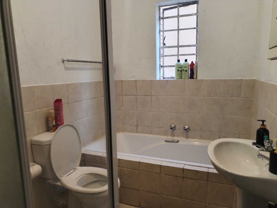 2 Bedroom Property for Sale in Strubensvallei Gauteng