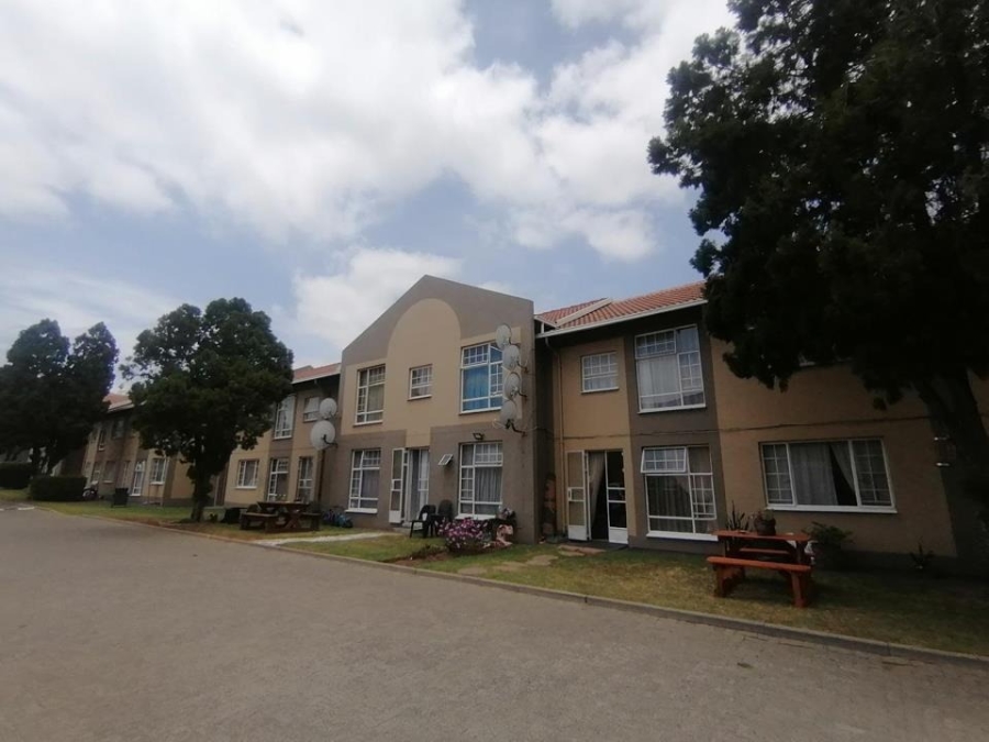 2 Bedroom Property for Sale in Verwoerdpark Gauteng