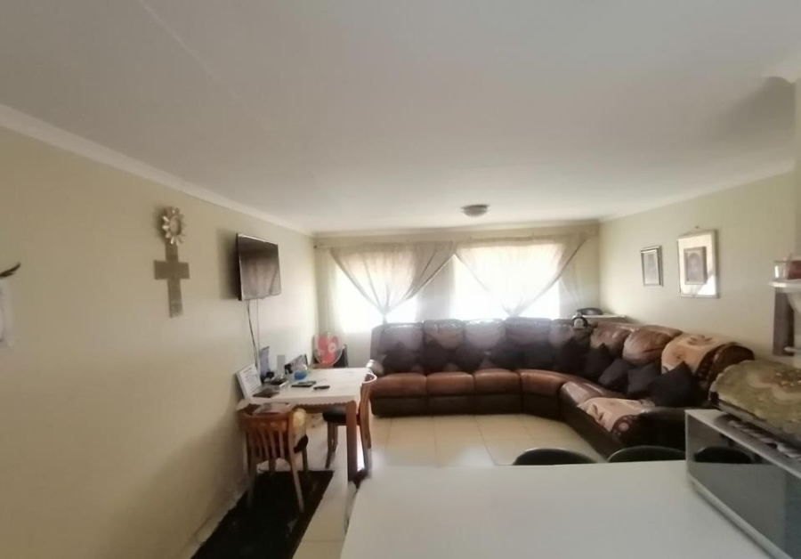 2 Bedroom Property for Sale in Verwoerdpark Gauteng