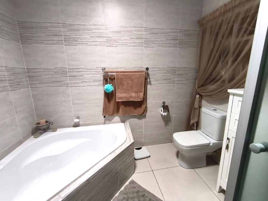 4 Bedroom Property for Sale in Randhart Gauteng