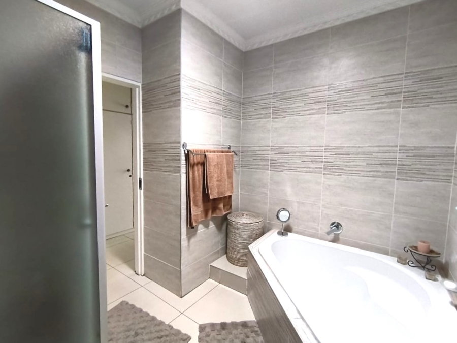 4 Bedroom Property for Sale in Randhart Gauteng