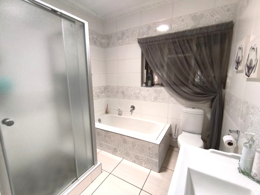 4 Bedroom Property for Sale in Randhart Gauteng