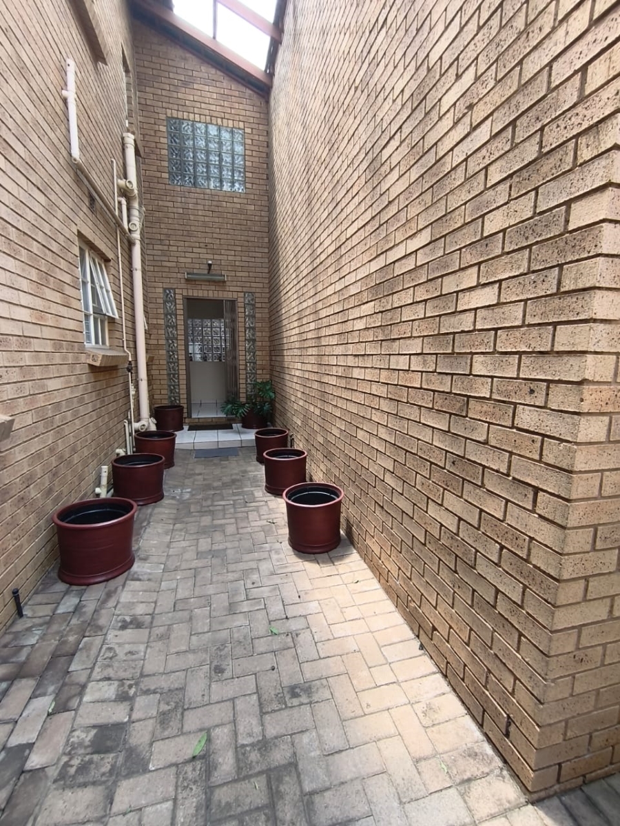 4 Bedroom Property for Sale in New Redruth Gauteng