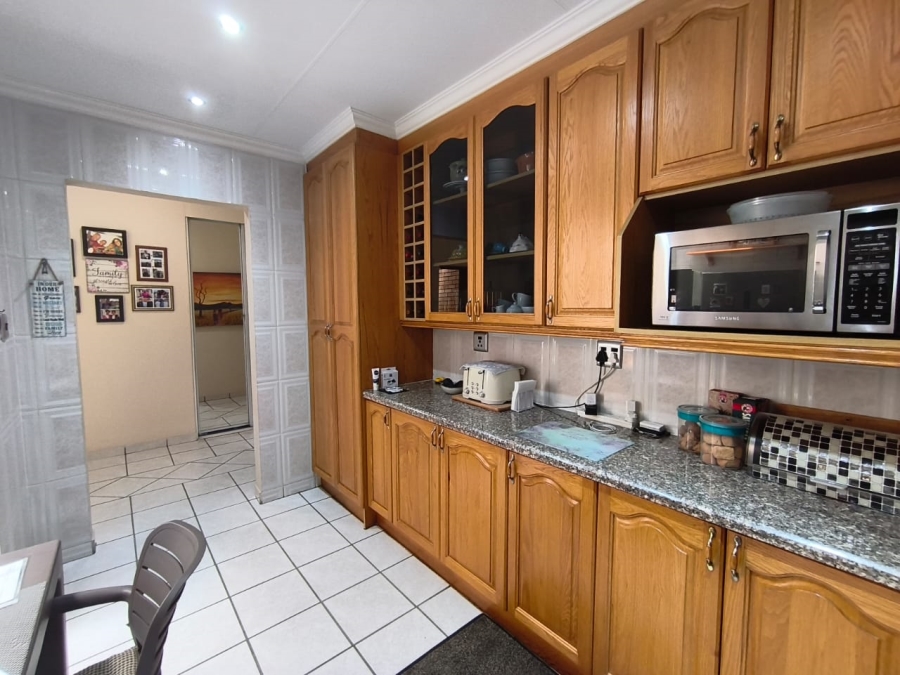 4 Bedroom Property for Sale in New Redruth Gauteng