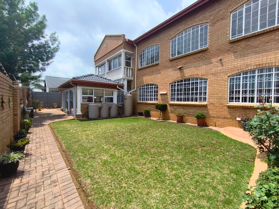 4 Bedroom Property for Sale in New Redruth Gauteng