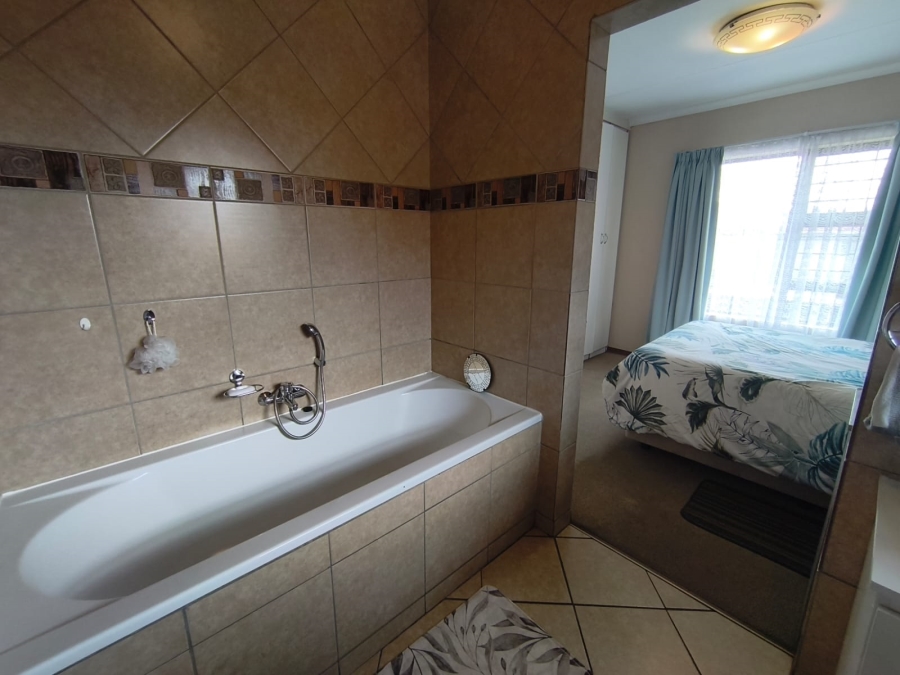 3 Bedroom Property for Sale in New Market Park Gauteng