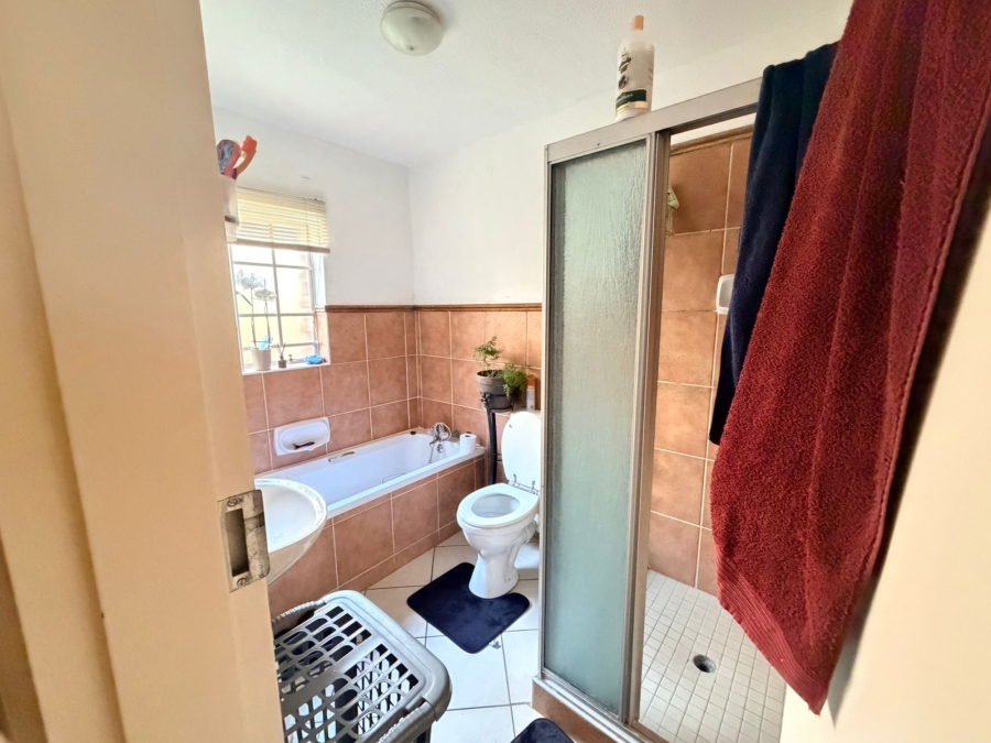 To Let 2 Bedroom Property for Rent in Olympus AH Gauteng