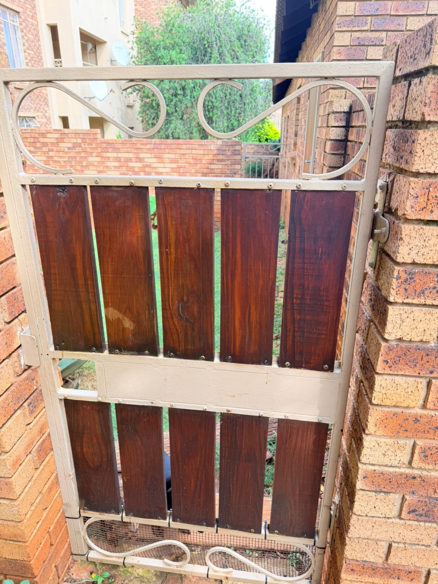 To Let 2 Bedroom Property for Rent in Olympus AH Gauteng