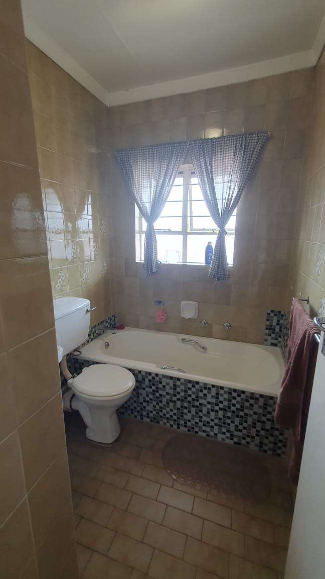 3 Bedroom Property for Sale in Brackendowns Gauteng