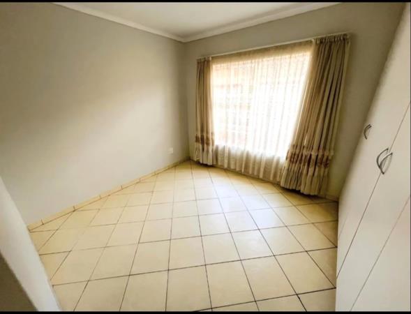 2 Bedroom Property for Sale in Mulbarton Gauteng
