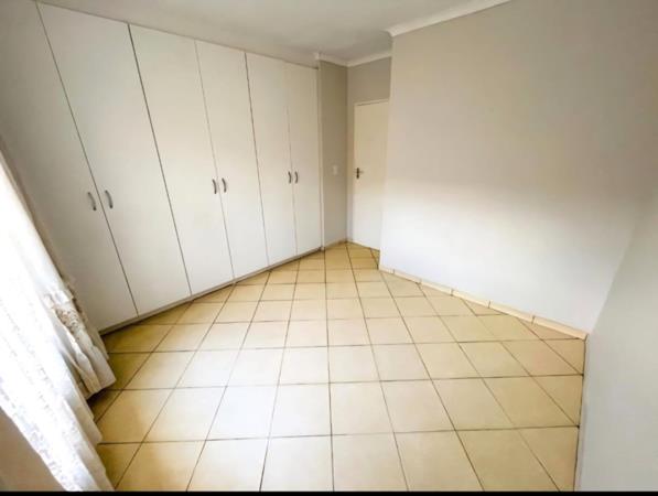 2 Bedroom Property for Sale in Mulbarton Gauteng