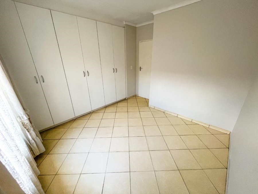 2 Bedroom Property for Sale in Mulbarton Gauteng