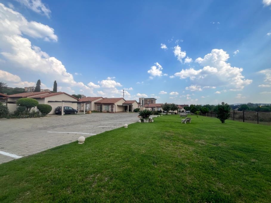 2 Bedroom Property for Sale in Mulbarton Gauteng